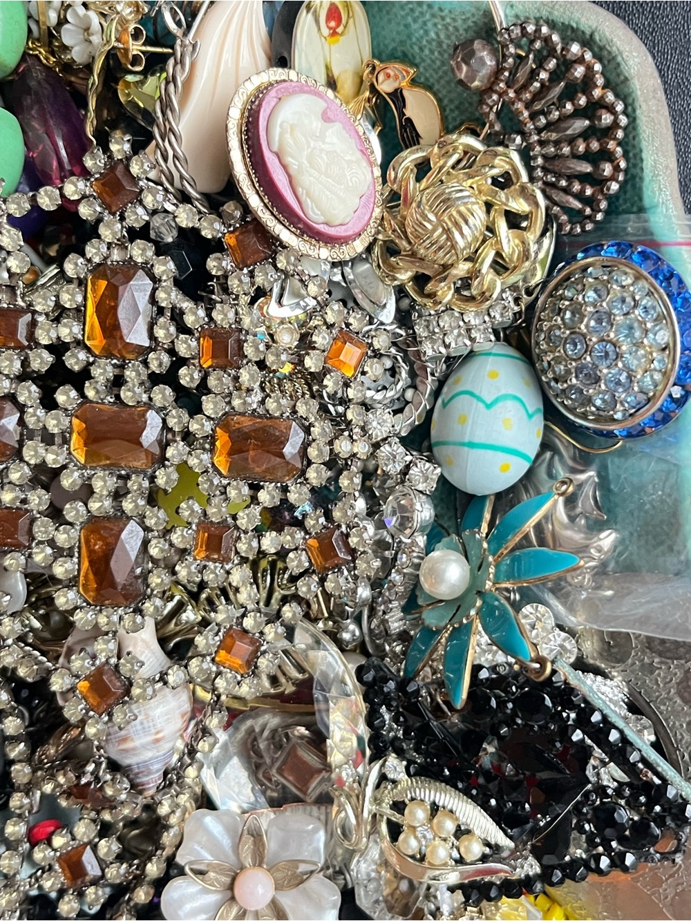 Vintage Junk Jewelry Parts Take-Out Boxes - Picture 7 of 16